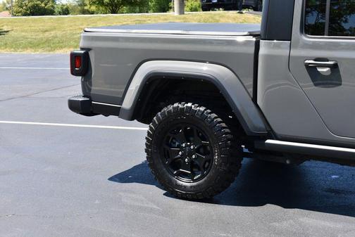 Sting-Gray Clearcoat 2022 Jeep Gladiator Willys 4x4