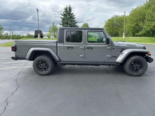 Sting-Gray Clearcoat 2022 Jeep Gladiator Willys 4x4