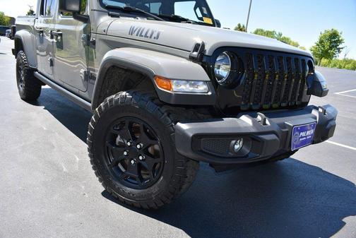 Sting-Gray Clearcoat 2022 Jeep Gladiator Willys 4x4