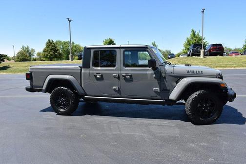Sting-Gray Clearcoat 2022 Jeep Gladiator Willys 4x4