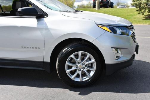 Silver Ice Metallic 2020 Chevrolet Equinox LS