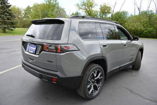 Sting-Gray Clearcoat 2026 Jeep Cherokee Overland