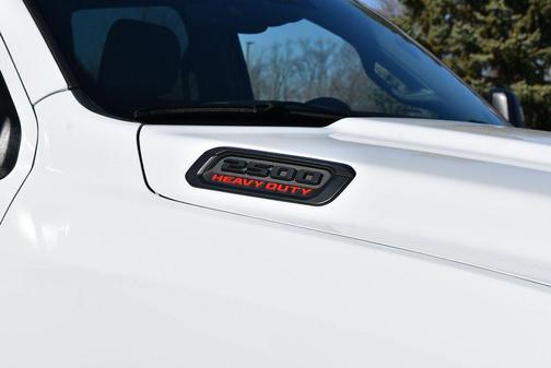 Bright White Clearcoat 2026 RAM 2500 Big Horn Crew Cab 4x4 6'4' Box
