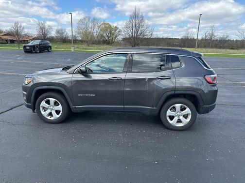 Granite Crystal Metallic Clearcoat 2018 Jeep Compass Latitude