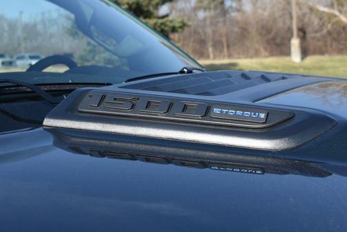 Serrano Green Metallic 2026 RAM 1500 Laramie