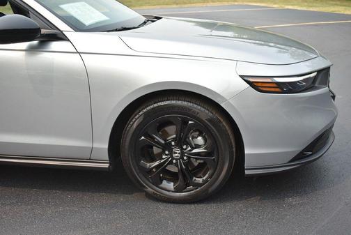 Solar Silver Metallic 2025 Honda Accord SE