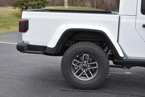 Bright White Clearcoat 2026 Jeep Gladiator Mojave X 4x4