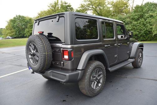 Granite Crystal Metallic Clearcoat 2026 Jeep Wrangler Sport S