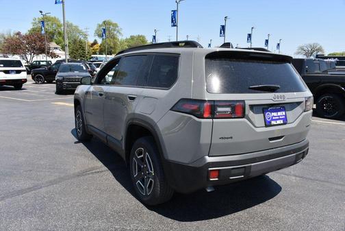 Sting-Gray Clearcoat 2026 Jeep Cherokee Laredo 4x4