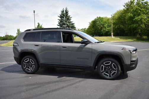 Sting-Gray Clearcoat 2026 Jeep Cherokee Laredo 4x4