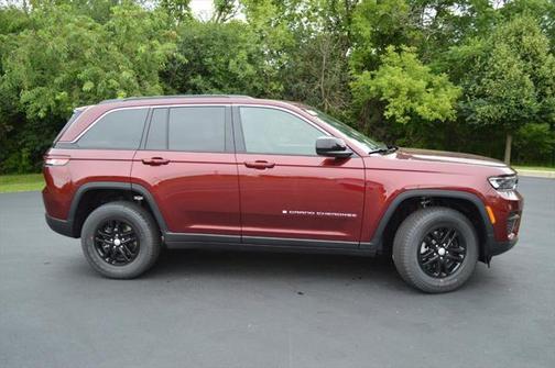2025 Jeep Grand Cherokee Laredo