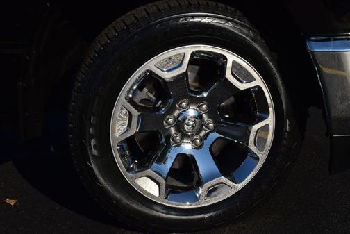 Diamond Black Crystal Pearlcoat 2022 RAM 1500 Big Horn/Lone Star