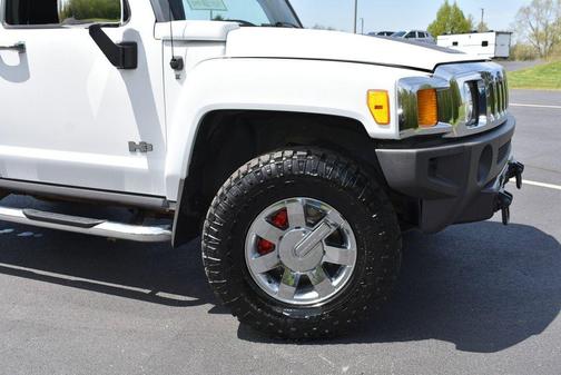 Birch White 2007 Hummer H3 Base