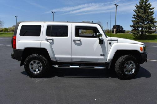 Birch White 2007 Hummer H3 Base