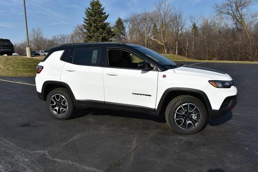Bright White Clearcoat 2026 Jeep Compass Trailhawk