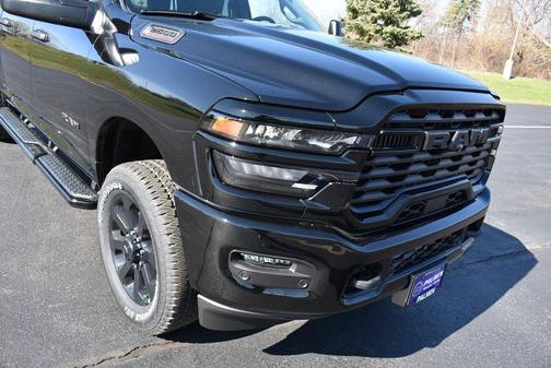 Diamond Black Crystal Pearlcoat 2026 RAM 2500 Big Horn Crew Cab 4x4 6'4' Box