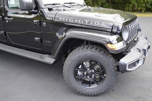 2025 Jeep Gladiator High Tide
