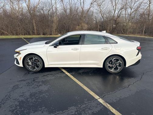Snow White Pearl 2025 Kia K5 GT-Line