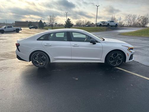 Snow White Pearl 2025 Kia K5 GT-Line