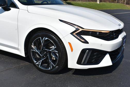 Snow White Pearl 2025 Kia K5 GT-Line