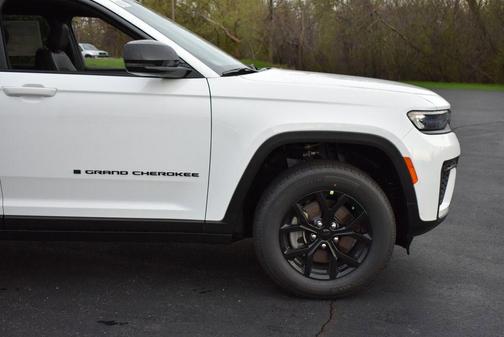 Bright White Clearcoat 2026 Jeep Grand Cherokee L Altitude