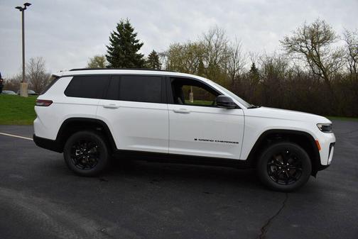 Bright White Clearcoat 2026 Jeep Grand Cherokee L Altitude