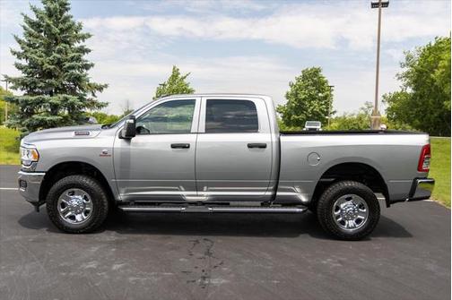 2023 RAM 2500 Tradesman Crew Cab 4x4 6'4' Box