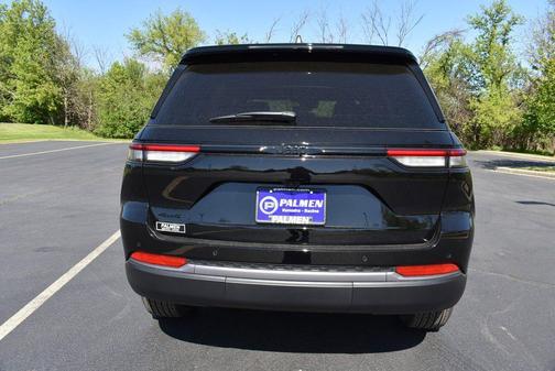 Diamond Black Crystal Pearlcoat 2026 Jeep Grand Cherokee Altitude