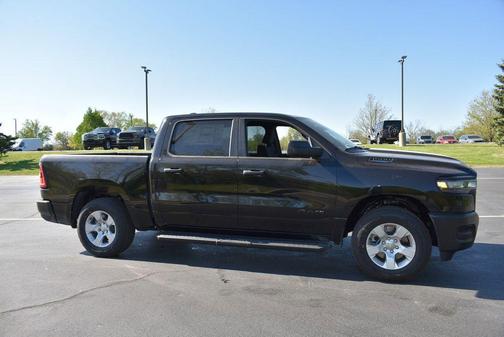 Diamond Black Crystal Pearlcoat 2026 RAM 1500 Tradesman