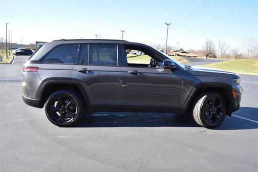 2022 Jeep Grand Cherokee Altitude