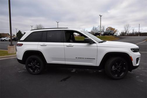 2025 Jeep Grand Cherokee Altitude