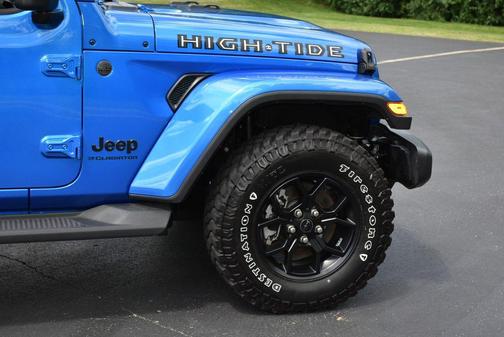 Hydro Blue Pearlcoat 2025 Jeep Gladiator High Tide