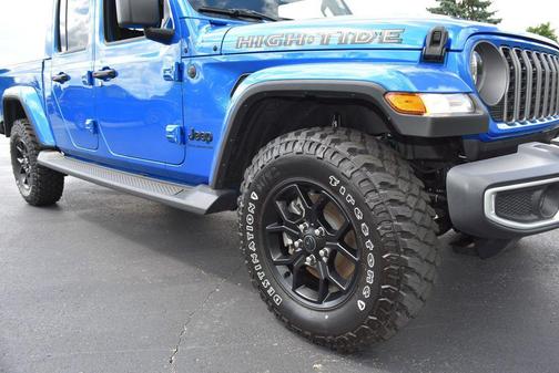 Hydro Blue Pearlcoat 2025 Jeep Gladiator High Tide