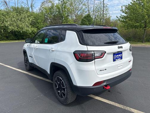 Bright White Clearcoat 2024 Jeep Compass Trailhawk