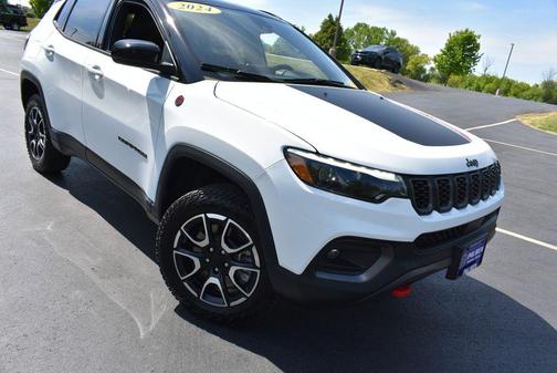 Bright White Clearcoat 2024 Jeep Compass Trailhawk