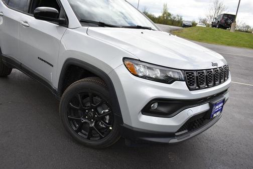 Silver Zynith Metallic Clearcoat 2026 Jeep Compass Latitude