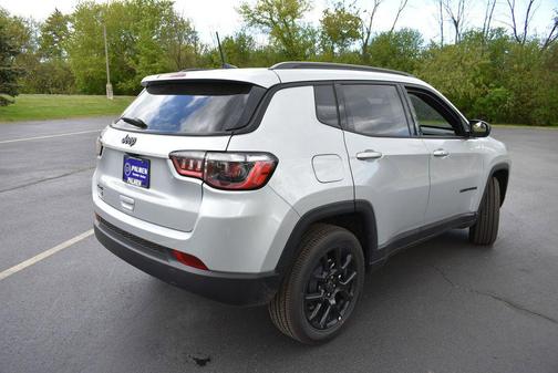 Silver Zynith Metallic Clearcoat 2026 Jeep Compass Latitude
