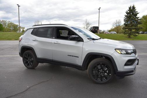 Silver Zynith Metallic Clearcoat 2026 Jeep Compass Latitude