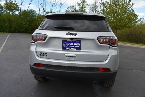 Silver Zynith Metallic Clearcoat 2026 Jeep Compass Latitude