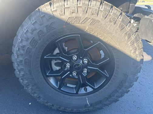 Granite Crystal Metallic Clearcoat 2024 Jeep Wrangler Willys