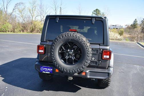 Granite Crystal Metallic Clearcoat 2024 Jeep Wrangler Willys