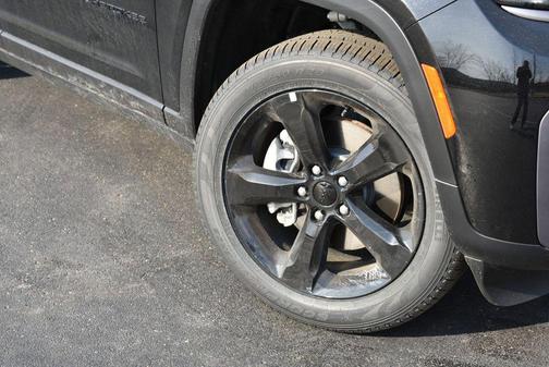Diamond Black Crystal Pearlcoat 2026 Jeep Grand Cherokee L Limited