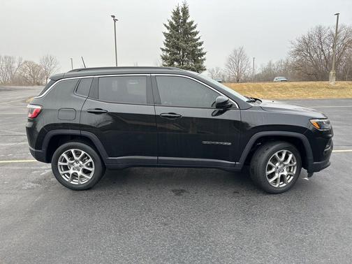 2022 Jeep Compass Latitude Lux