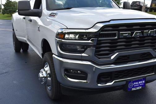 Bright White Clearcoat 2026 RAM 3500 Tradesman Crew Cab 4x4 8' Box