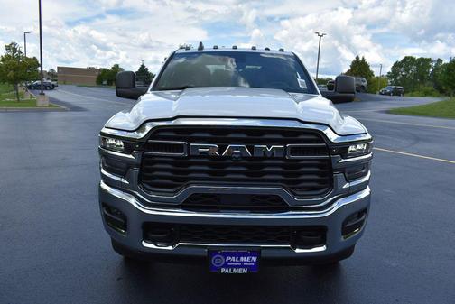 Bright White Clearcoat 2026 RAM 3500 Tradesman Crew Cab 4x4 8' Box