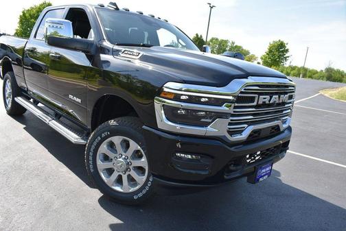 Diamond Black Crystal Pearlcoat 2026 RAM 2500 Laramie Crew Cab 4x4 6'4' Box