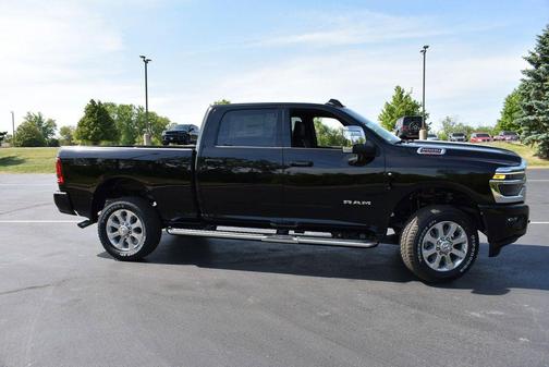 Diamond Black Crystal Pearlcoat 2026 RAM 2500 Laramie Crew Cab 4x4 6'4' Box