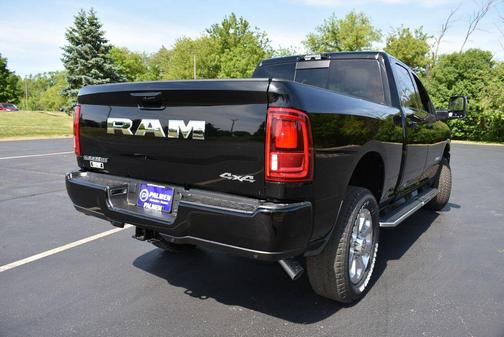 Diamond Black Crystal Pearlcoat 2026 RAM 2500 Laramie Crew Cab 4x4 6'4' Box