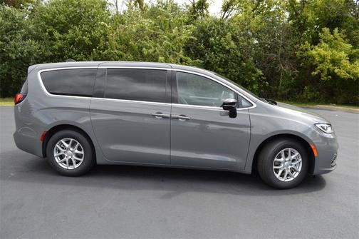 2025 Chrysler Pacifica L