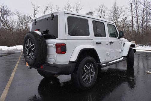 2024 Jeep Wrangler 4-Door Sahara 4x4